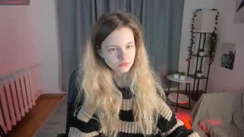 Snapshot of wildopal chatting on November 22, 5:17 am Mila 3 online show from November 22, 5:17 am