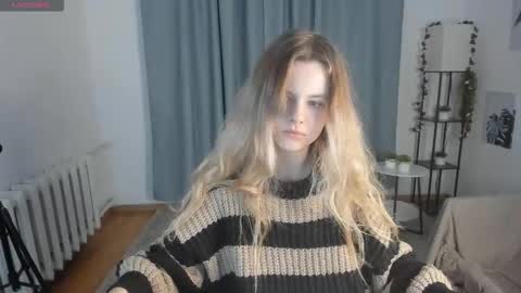 Snapshot of wildopal chatting on November 23, 5:07 am Mila 3 online show from November 23, 5:07 am