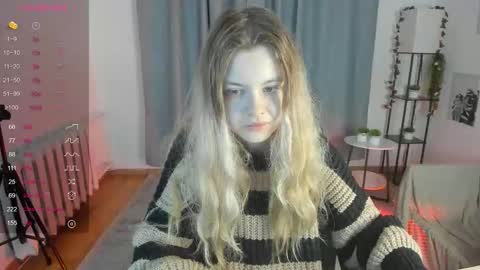 Snapshot of wildopal chatting on November 24, 5:07 am Mila 3 online show from November 24, 5:07 am