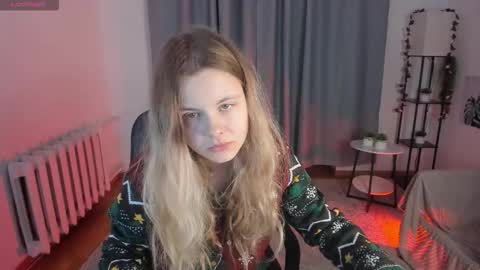 Snapshot of wildopal chatting on November 28, 6:05 am Mila 3 online show from November 28, 6:05 am