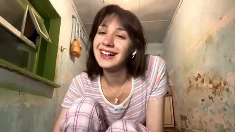 wildpeachh online show from May 4, 10:55 am