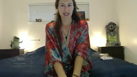 WildRose L - check my Pinned tweet if you dont see me online within 5 minutes after Ive sent email notifications online show from October 27, 12:47 am