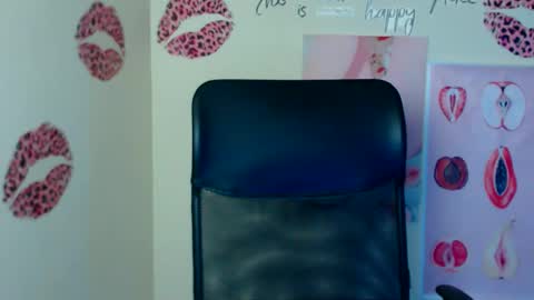 Snapshot of wildsoul8 chatting on May 10, 6:29 am Rosalinda online show from May 10, 6:29 am
