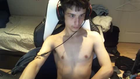 Snapshot of willfro_ chatting on October 19, 1:39 am willfro_ online show from October 19, 1:39 am