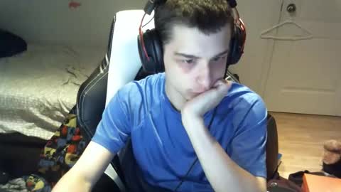 Snapshot of willfro_ chatting on December 20, 5:14 am willfro_ online show from December 20, 5:14 am