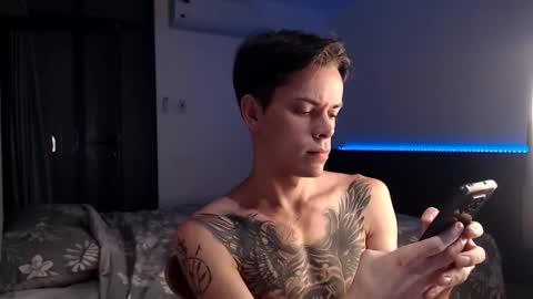 Snapshot of william_henry_a chatting on October 21, 12:00 am William online show from October 21, 12:00 am