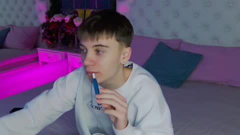 Snapshot of william_ross chatting on January 5, 9:03 pm will online show from January 5, 9:03 pm