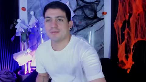 Snapshot of william_steel_ chatting on October 25, 5:15 am William Steel online show from October 25, 5:15 am