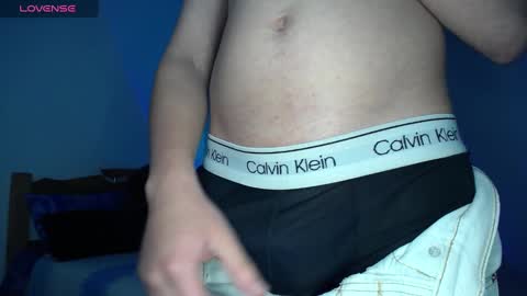 Snapshot of willmonkey chatting on December 20, 3:47 am willmonkey online show from December 20, 3:47 am