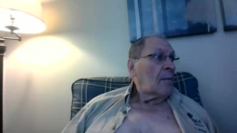 Snapshot of willnedoher chatting on December 5, 1:28 pm Willhedoher online show from December 5, 1:28 pm