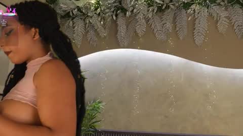 Snapshot of willow_hendrix chatting on December 4, 2:04 pm Ms Willow online show from December 4, 2:04 pm