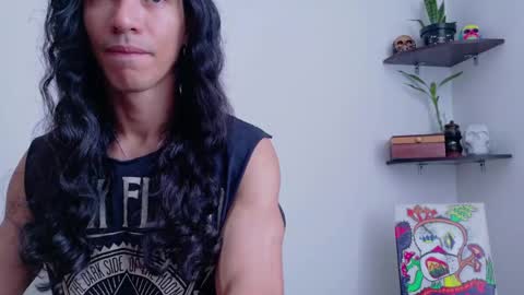 Snapshot of willy_veins chatting on June 8, 7:47 pm willy_veins online show from June 8, 7:47 pm