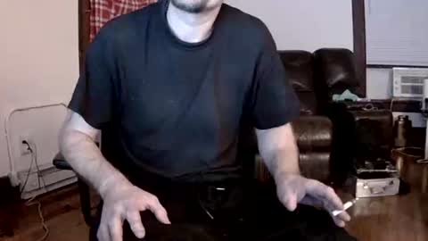 Snapshot of willydogg83 chatting on November 10, 1:26 am willydogg83 online show from November 10, 1:26 am