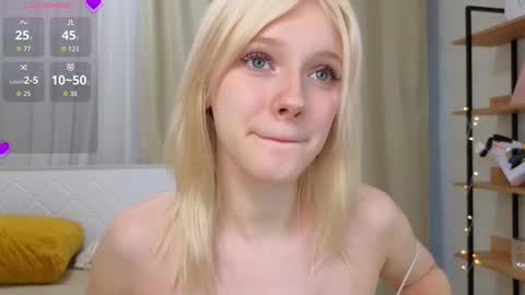 Snapshot of wilonebute chatting on October 13, 1:38 am Mary online show from October 13, 1:38 am