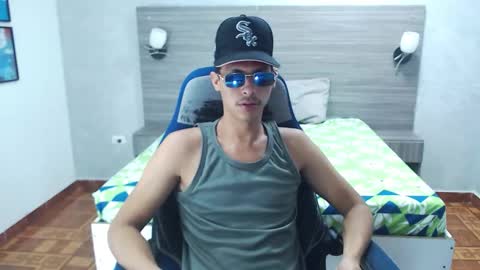 Snapshot of wiltom_ chatting on December 3, 3:58 am Wiltom online show from December 3, 3:58 am