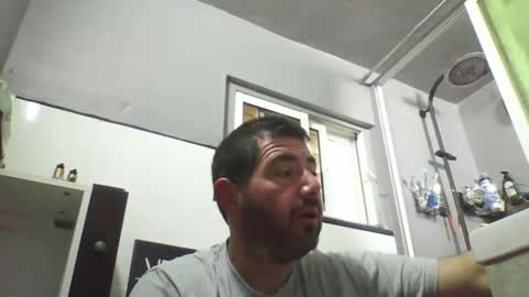 Snapshot of windowpane5 chatting on December 8, 10:52 am windowpane online show from December 8, 10:52 am