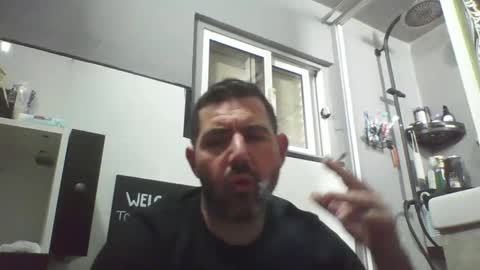 Snapshot of windowpane5 chatting on January 18, 10:17 pm windowpane online show from January 18, 10:17 pm