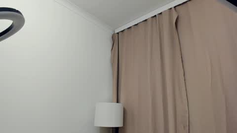 Amalia and Mia online show from December 23, 5:39 am