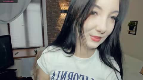 Amalia and Mia online show from March 9, 2:21 pm