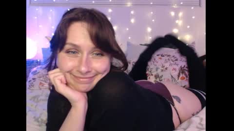 Snapshot of wingardiumleveveosa chatting on December 21, 1:24 am Eevie online show from December 21, 1:24 am