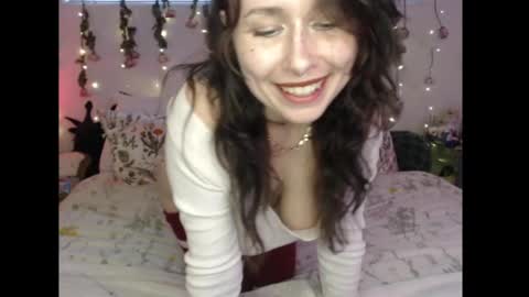 Eevie online show from April 28, 1:37 am