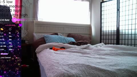 Snapshot of winnieatplay chatting on January 5, 8:10 pm Winnie online show from January 5, 8:10 pm