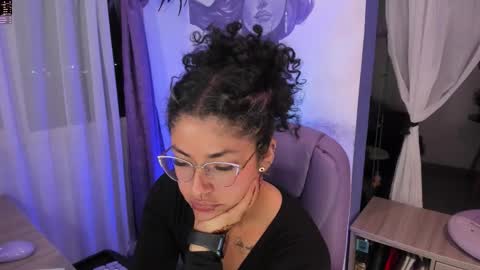 Snapshot of witchofhearts chatting on December 2, 4:29 am Luna Violeta A r t i s t online show from December 2, 4:29 am