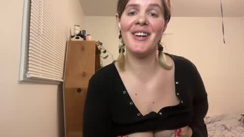 Snapshot of wldntulik2no chatting on December 21, 10:40 pm Moth online show from December 21, 10:40 pm