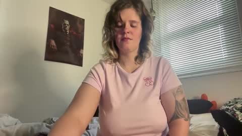 Snapshot of wldntulik2no chatting on February 12, 4:22 pm Moth online show from February 12, 4:22 pm