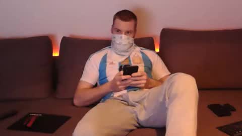 Snapshot of wolf021221 chatting on April 3, 2:37 pm wolf021221 online show from April 3, 2:37 pm