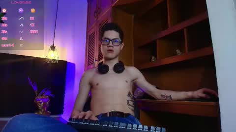  W O L F  online show from March 12, 11:27 am