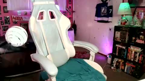 Wolfie online show from June 12, 10:08 pm