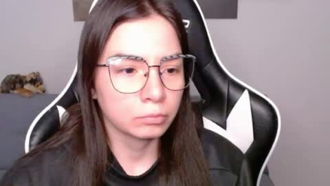 Snapshot of wolfs_daughter chatting on July 15, 2:06 am Alex online show from July 15, 2:06 am