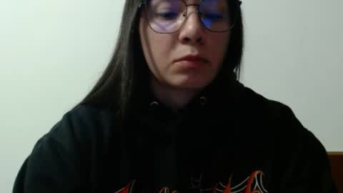 Snapshot of wolfs_daughter chatting on August 4, 1:20 am Alex online show from August 4, 1:20 am