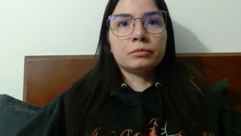 Snapshot of wolfs_daughter chatting on August 5, 1:52 am Alex online show from August 5, 1:52 am