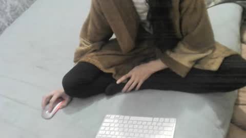 Snapshot of wolfxsnow chatting on December 21, 6:23 pm wolfxsnow online show from December 21, 6:23 pm