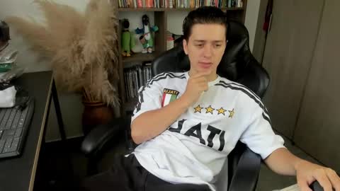 Snapshot of wolker_allan chatting on October 30, 3:24 pm wolker_allan online show from October 30, 3:24 pm