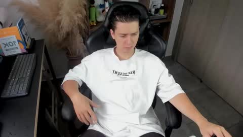 Snapshot of wolker_allan chatting on November 3, 2:40 pm wolker_allan online show from November 3, 2:40 pm