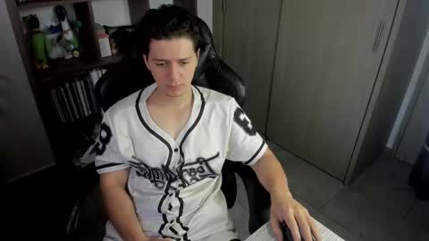 Snapshot of wolker_allan chatting on November 11, 12:49 pm wolker_allan online show from November 11, 12:49 pm