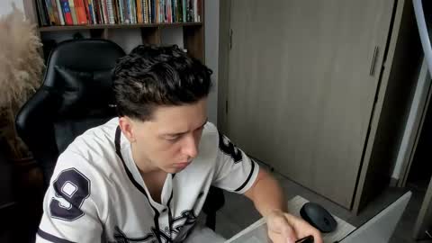 Snapshot of wolker_allan chatting on November 16, 1:06 pm wolker_allan online show from November 16, 1:06 pm