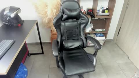 Snapshot of wolker_allan chatting on November 21, 6:17 pm wolker_allan online show from November 21, 6:17 pm