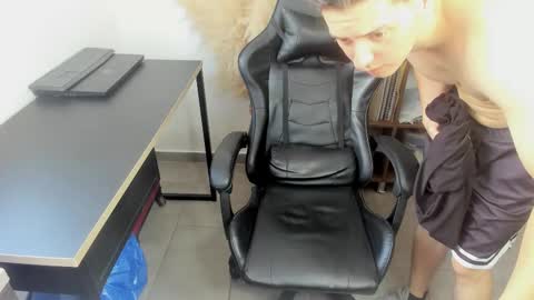 Snapshot of wolker_allan chatting on November 25, 5:57 pm wolker_allan online show from November 25, 5:57 pm