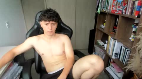 Snapshot of wolker_allan chatting on December 13, 7:53 pm wolker_allan online show from December 13, 7:53 pm