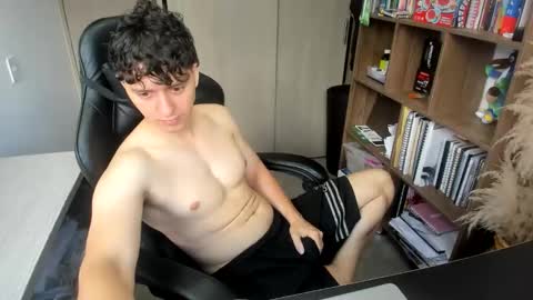 Snapshot of wolker_allan chatting on December 15, 5:39 pm wolker_allan online show from December 15, 5:39 pm