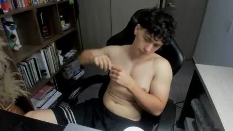 Snapshot of wolker_allan chatting on December 18, 4:07 am wolker_allan online show from December 18, 4:07 am