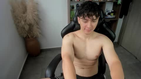 Snapshot of wolker_allan chatting on December 22, 2:58 pm wolker_allan online show from December 22, 2:58 pm