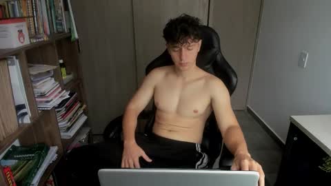 Snapshot of wolker_allan chatting on February 2, 4:17 pm wolker_allan online show from February 2, 4:17 pm