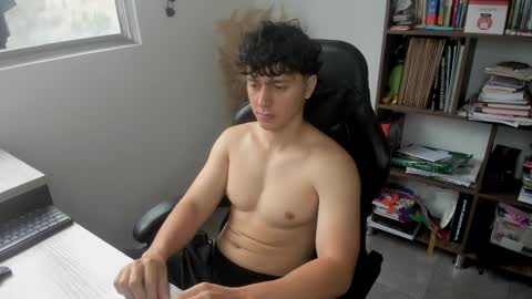 Snapshot of wolker_allan chatting on February 6, 4:54 pm wolker_allan online show from February 6, 4:54 pm