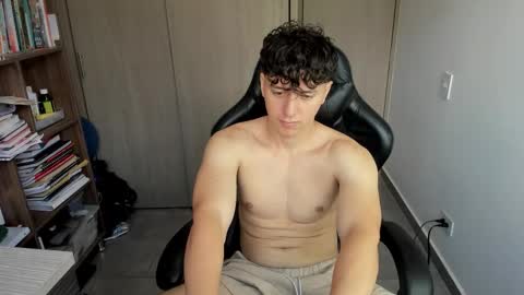 Snapshot of wolker_allan chatting on February 20, 4:07 pm wolker_allan online show from February 20, 4:07 pm