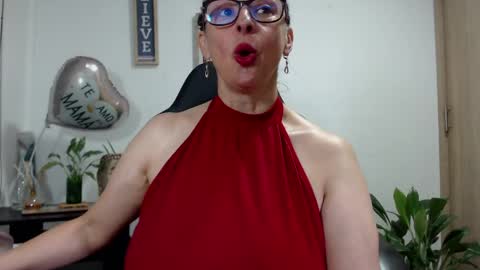 Snapshot of womanhornyx chatting on May 15, 11:23 pm Womanhornyx online show from May 15, 11:23 pm